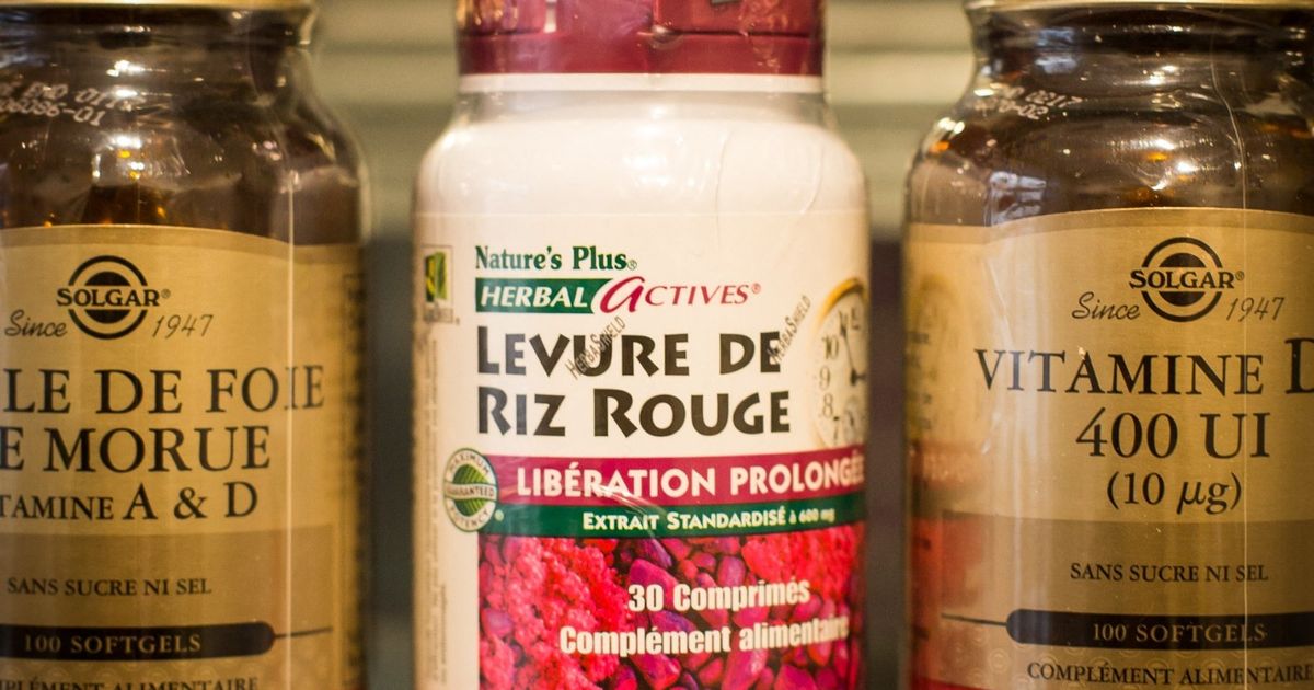 It has side effects and treats cholesterol .. What is the yeast of red rice?