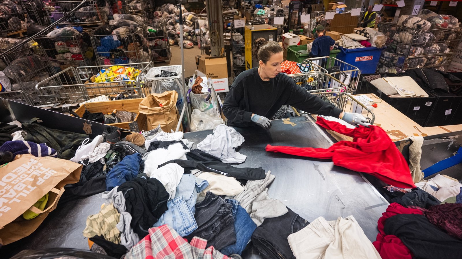 Fast Fashion Items Overwhelm Sweden’s Recycling Centers – ryan
