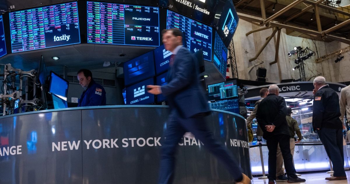 Do investors find the treasures of buried shares before the arrival of robots?