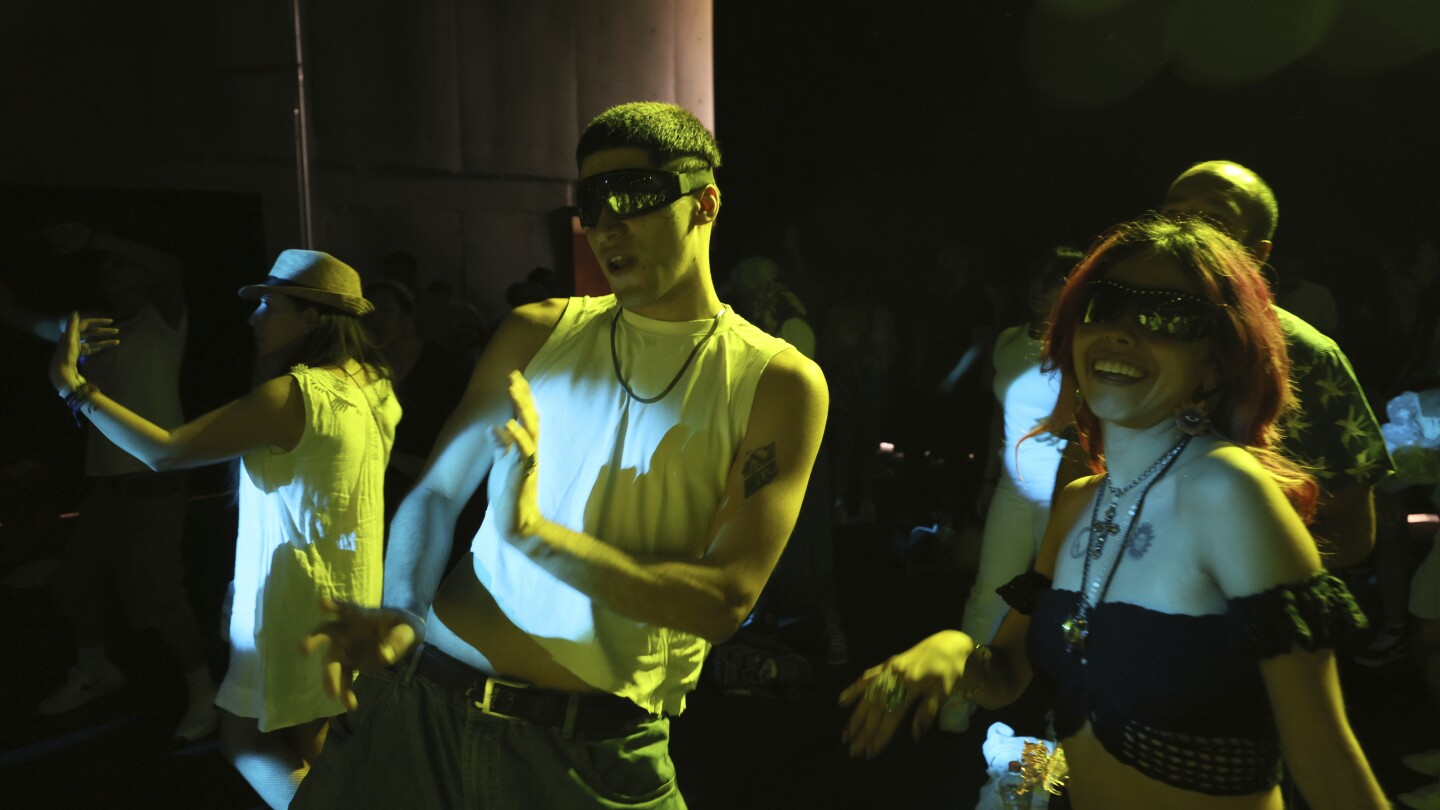 Inside Mexico City’s Free Dance Parties – ryan