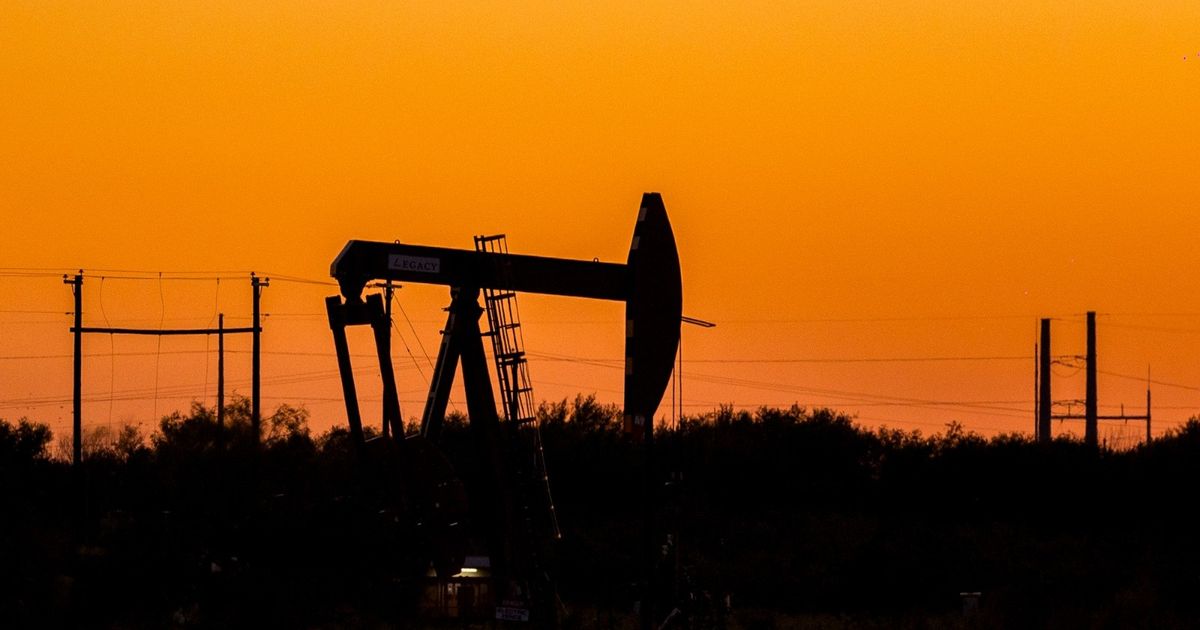 Oil prices are on their way to the first weekly drop in 2025