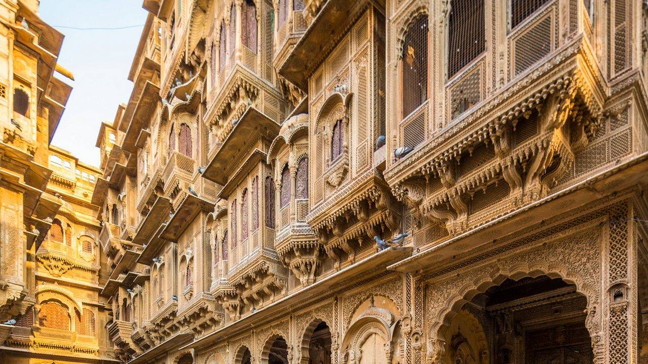 Have you seen the mansion whose map has been busy for 30 years? Know the full saga of patwon haveli in the video