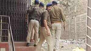 Police have surrounded criminals in the cancerbagh area