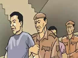 Police have arrested two criminals in the Courier Courier Company robbery in Patna Dushasa Merwa, people have arrested two criminals