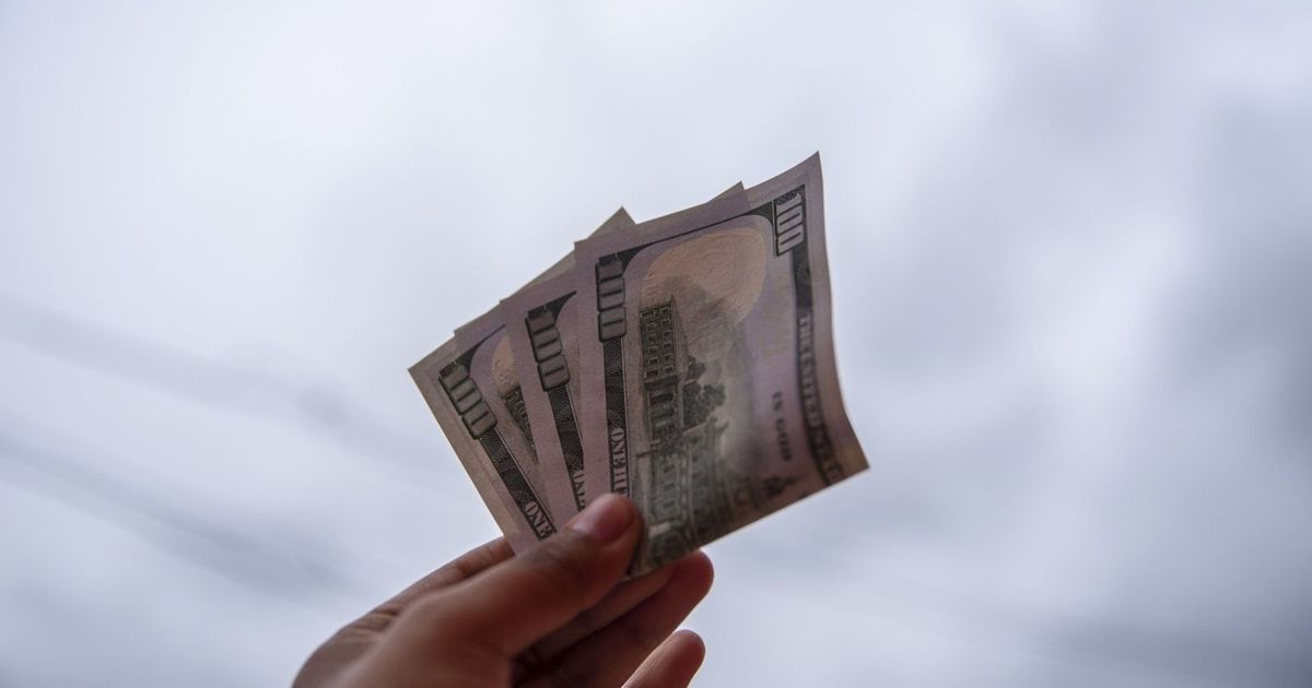 The dollar rises by Trump’s statements about customs duties over China