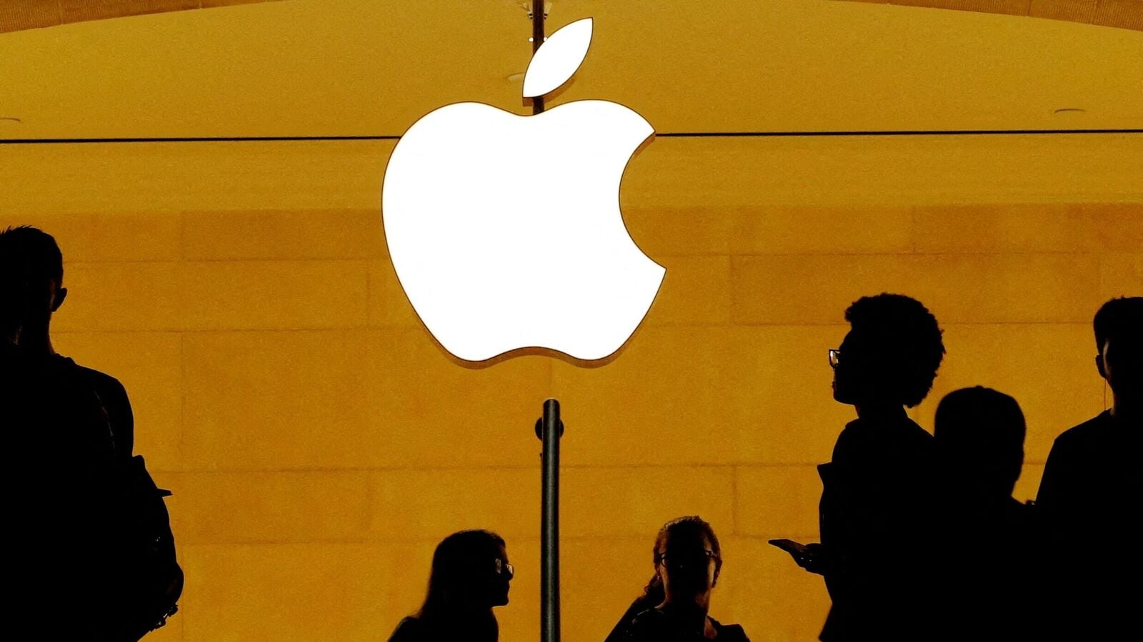 Apple shares should be in focus on Monday after the US announced the upcoming ‘special rates’ for importing smartphones | Einsmark news