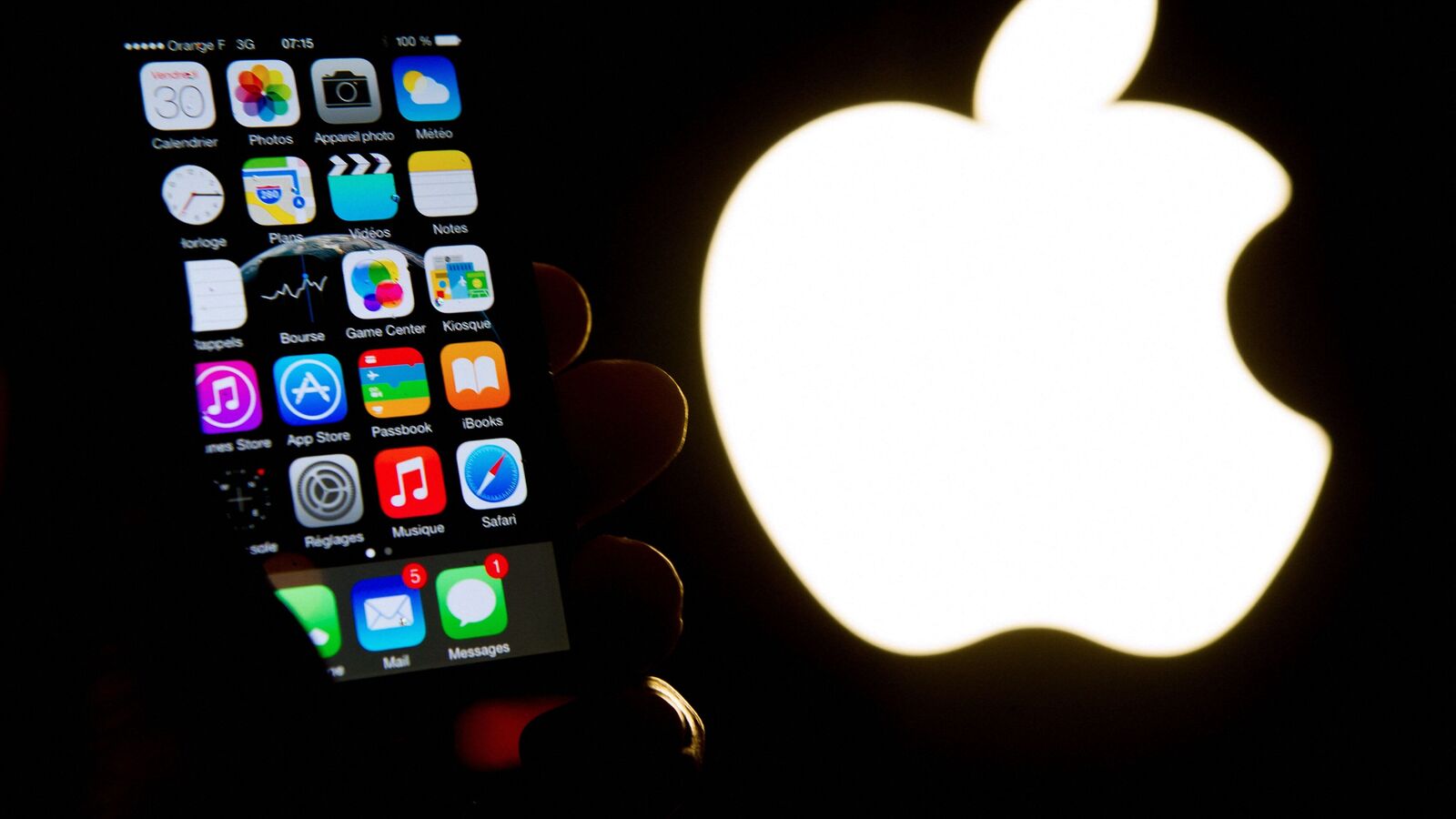 Since Donald Trump wants Apple iPhones to make us, focus on Steve Jobs’ answer to Barack Obama: ‘That job …’ | Company Business News