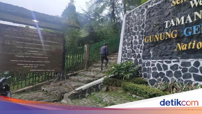 The closure of the hiking trail to PanGrango was extended until April 21