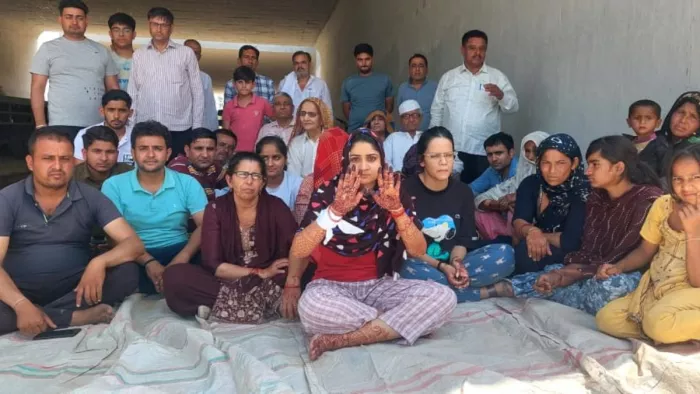 Why did the bride sit on a Dharna just before the march with Mehndi in her hands? The big reason emerges – Bride as phases protests about land acquisition before wedding in Baghpat