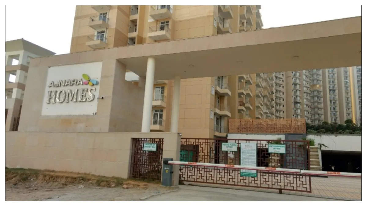More than 200 residents in Ajnara Homes Society, complaint of the complaint of stomach problems