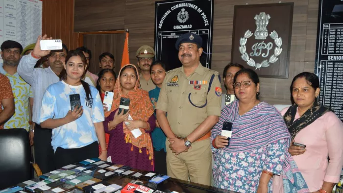 If your phone loses just do this job, the phone will come in hand; Ghaziabad police received 1 crore phone – police repaired lost cell phones 75 returned by courier after the phone call in Ghaziabad