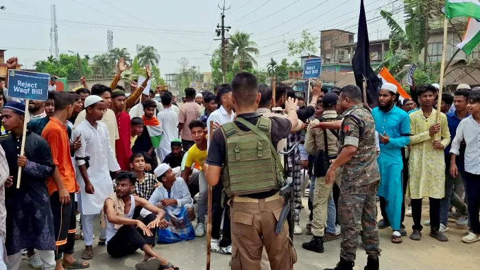 Demonstration against Waqf Act violently in Assam after Bengal, stones with the police; Jawans’ niece Sticks -Violence arises during WAQF protests in Assam after Western Bengal