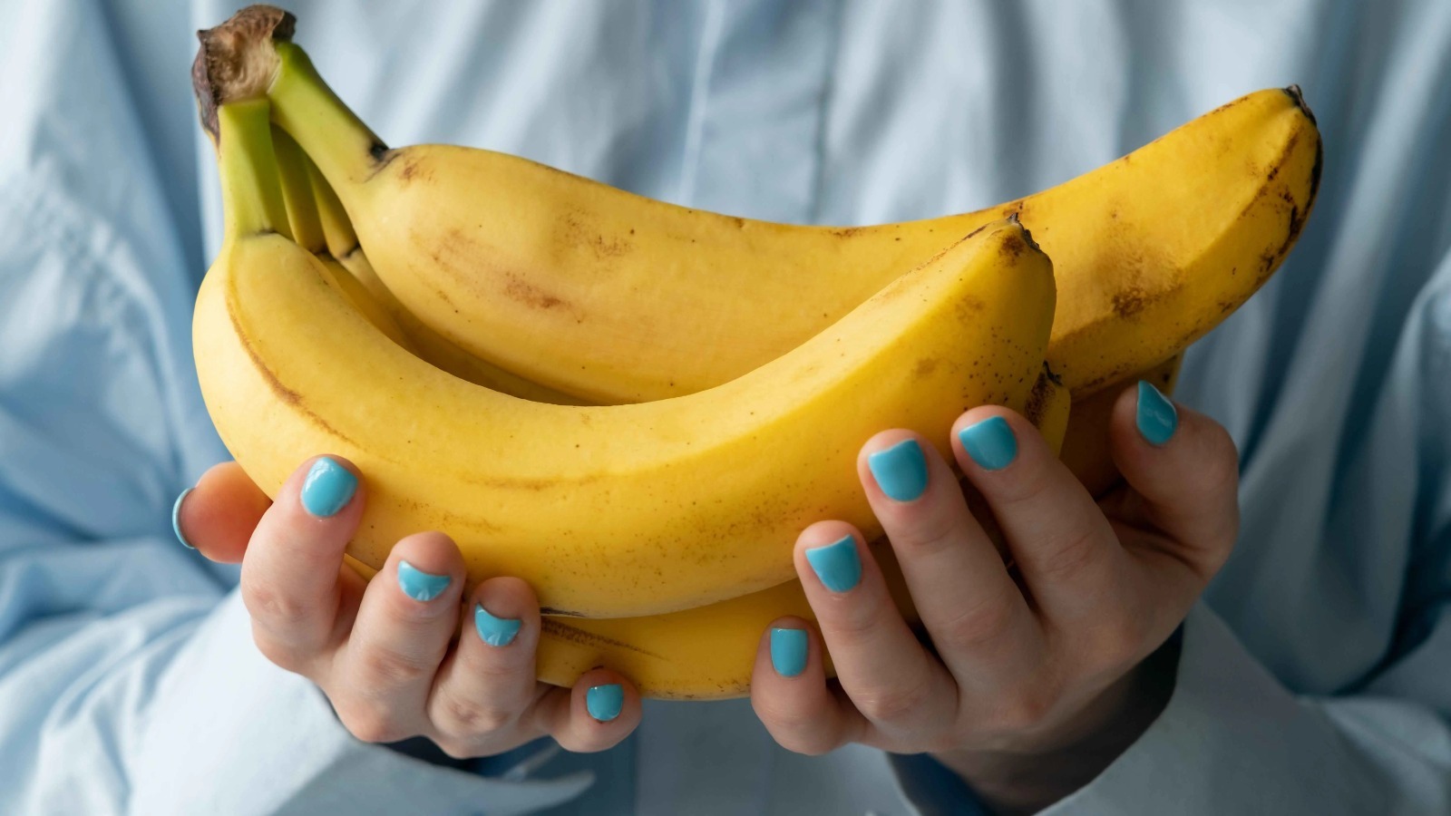 A doctor explains the danger of eating bananas without washing .. Video – ryan