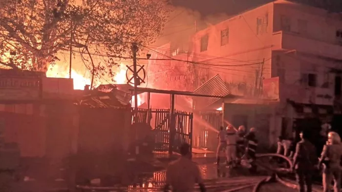 Patna News: A fierce fire in Patna, 10 houses in the grip of fire in Vishwakarma wood; Loss of 1 Crore – Massive fire broke out in Patna Vishwakarma Timber 1 Crore -Loss