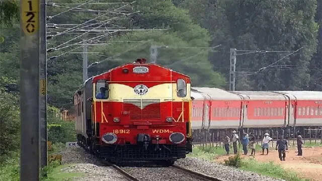 Passengers, pay attention to, Railways have canceled many trains from this route, watch before traveling