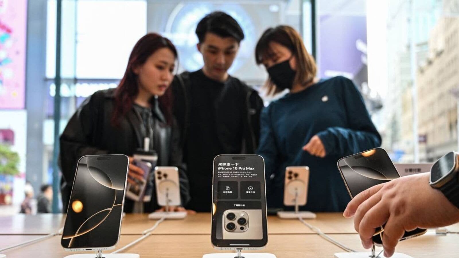 Clouds Share About Apple’s Stock – For Now