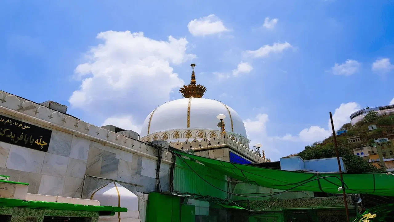 Not only wonderful, not just the history of Ajmer Sharif Dargah, knows the unheard of Dargah in the video