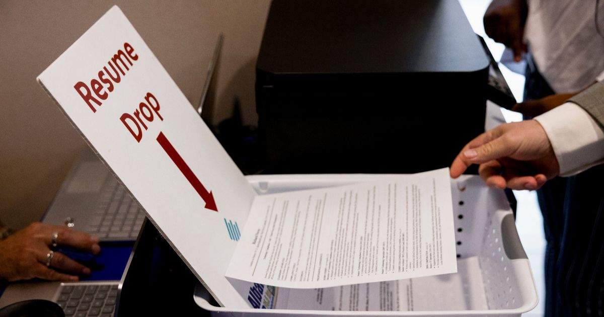 The US labor market adds 2.2 million posts in 2024