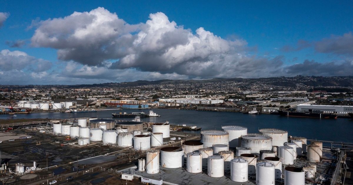 Oil prices are rising with the support of indicators of declining stock