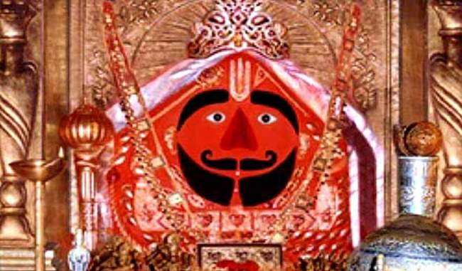 You should also do this weekend, the vision of Hanuman Ji with bearded wire Hanuman Ji, which is made only by hosting coconut