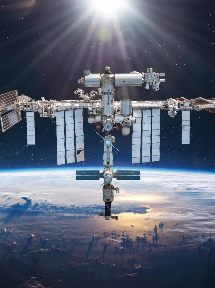 How many people can live in the space station?