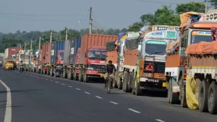 The indefinite strike of trucks in Karnataka, people will increase problems; Know what is their question – Karnataka Truck Ownes Association to start striking about diesel price increase from today midnight