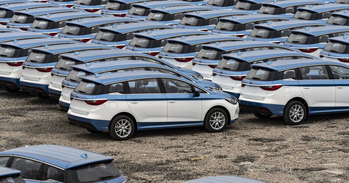It is not excluded to impose a ban on electric cars and solar panels