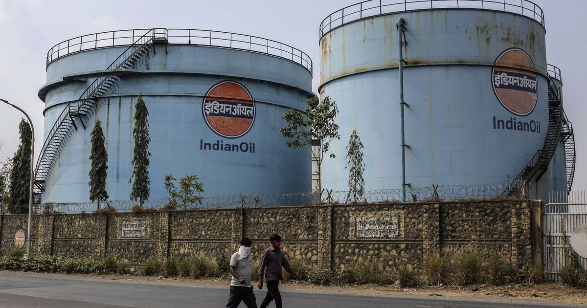 Oil prices vary amid concerns about the prospects of the offer