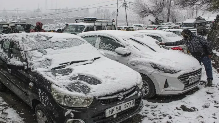 Cold beat between summer in Jammu and Kashmir, meteorological department released heavy rain and snowfall