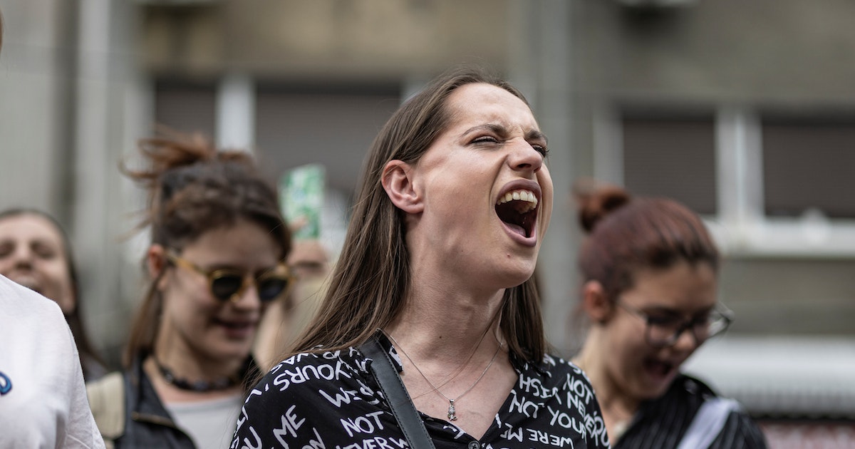 Why does our response to psychological pressure and tension differ?