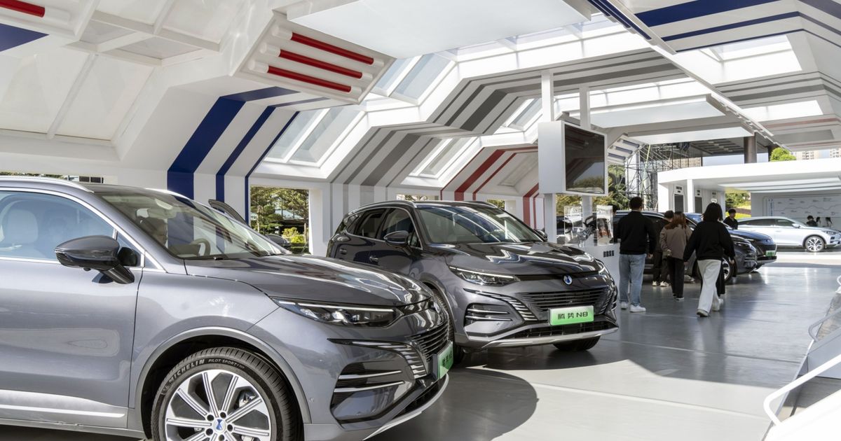 China calls on electric car manufacturers to buy local electronic chips