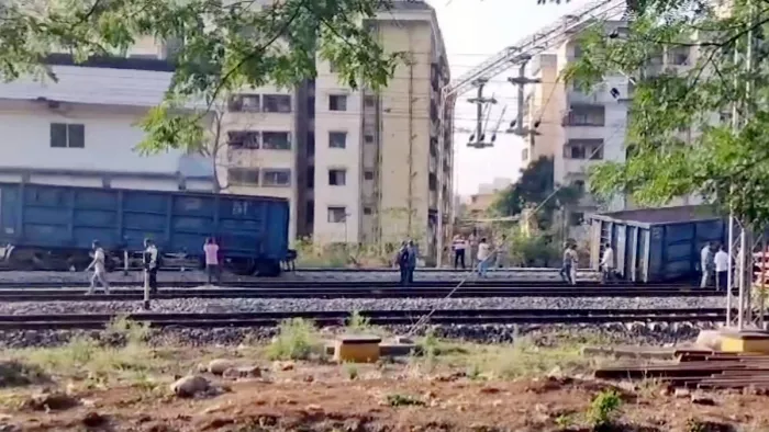 Accident near Belagavi station, two coaches of goods derailed; Traffic interrupted -train -train wagons derailed in Belagavi services