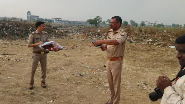 In Hapur, the woman was killed with knives, thrown near the crematorium; Dogs Nocha – Woman stabbed to death in the body of Haaspur thrown near crematorium dogs has gnawed at her body