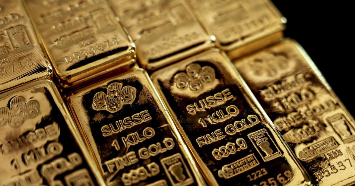 Gold prices fall amid anticipation of decisive US economic data