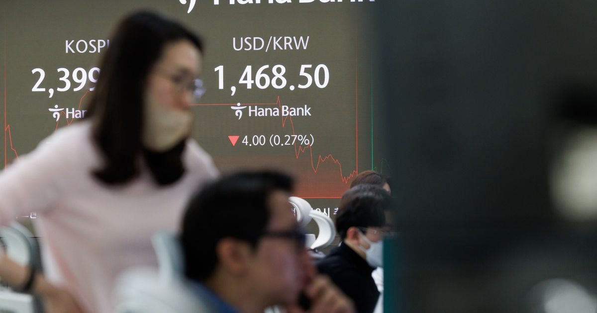 A collective increase in Asian stocks after a negative year