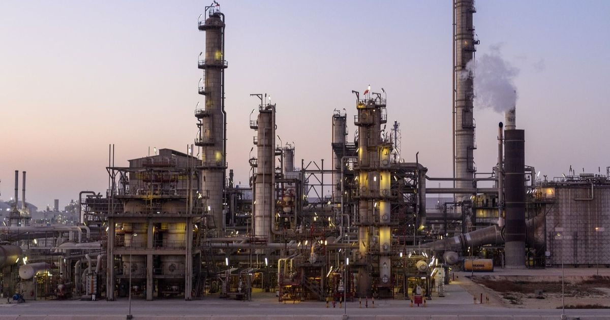 The blurring of the global economy is pushing the shares of the Saudi Petrochemical Sector