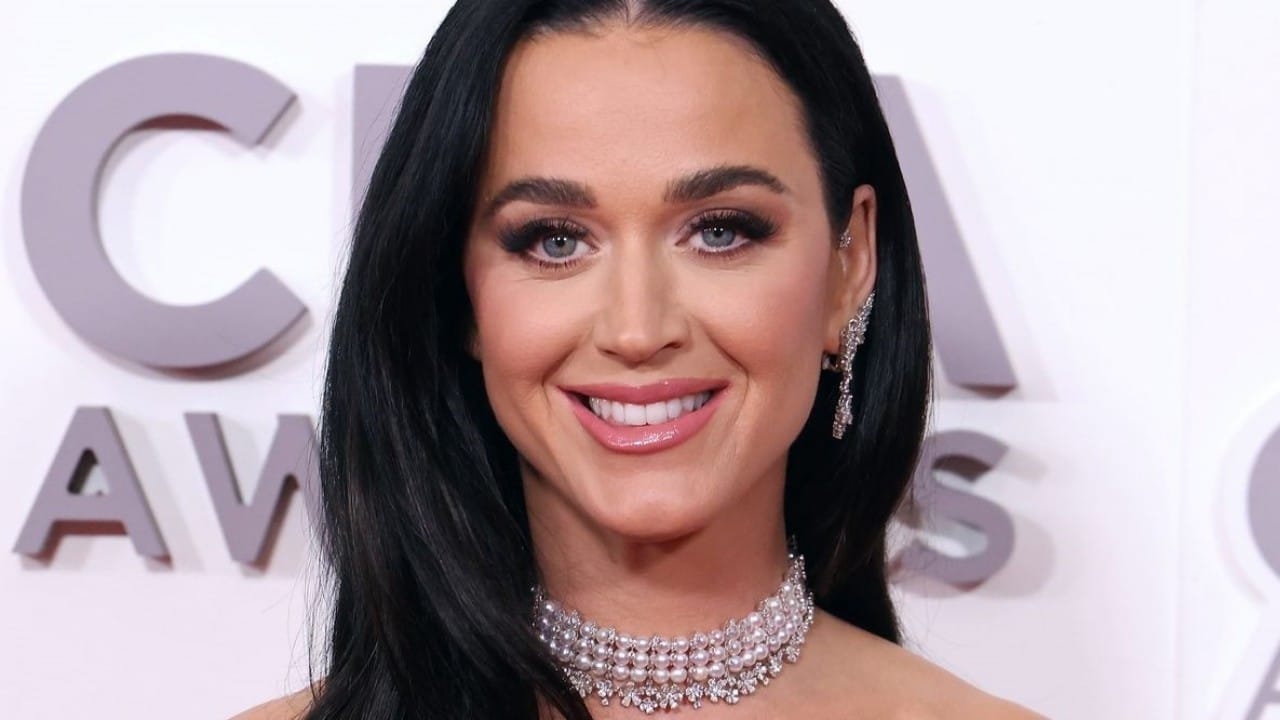 Katie Perry sings in space .. Video – ryan