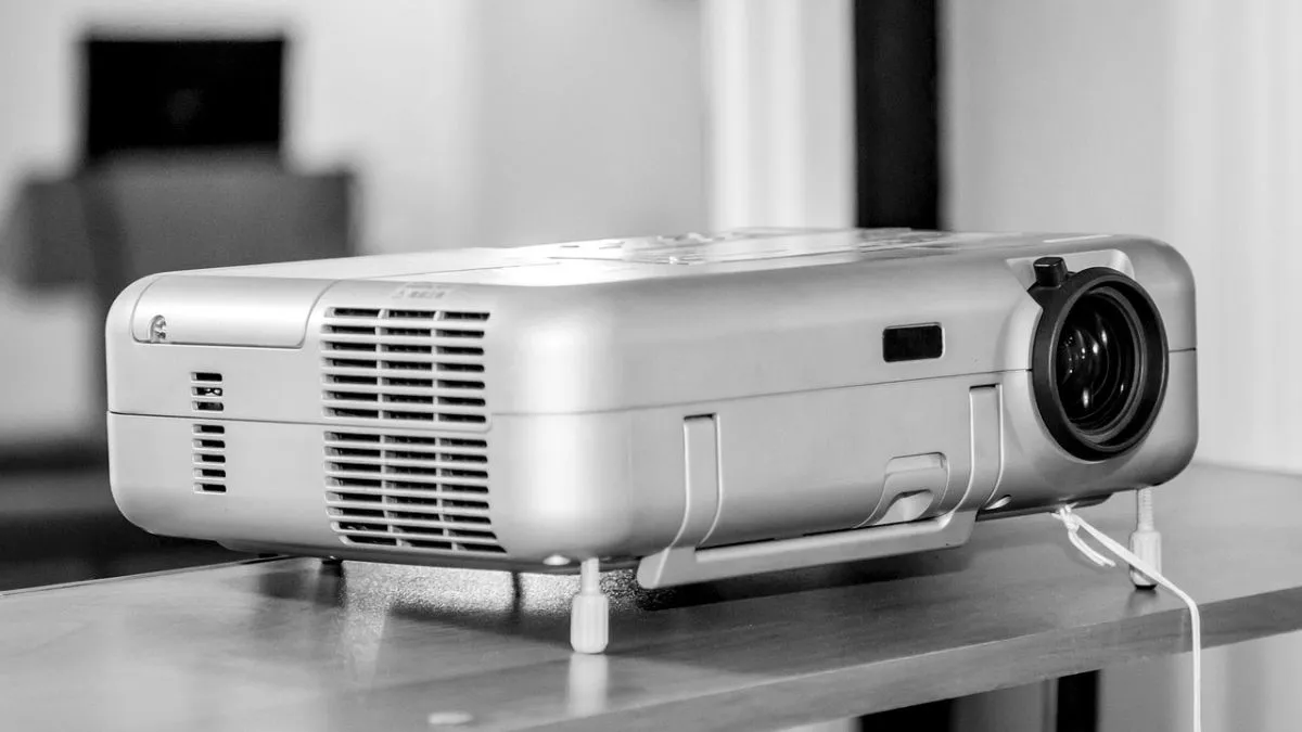 Which company projector is best at home? Explore the best sales options