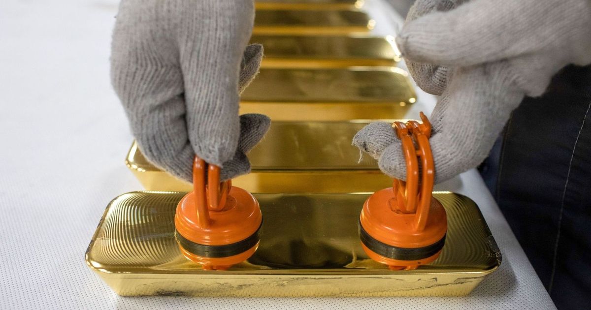 Gold prices start the new year without change
