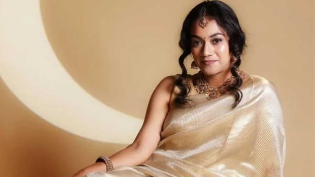 Best deep neck blouse designs inspired by Shruthi Narayanan: Turn heads everywhere you go