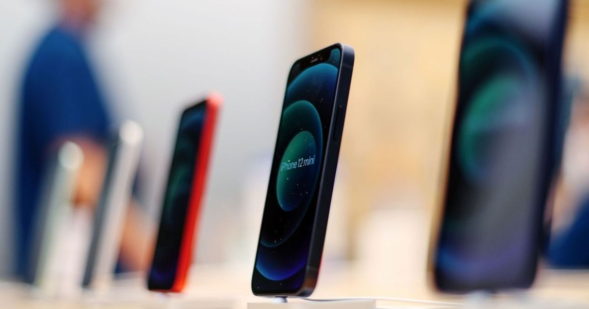 Egypt places restrictions on imported phones to support local manufacturing and export