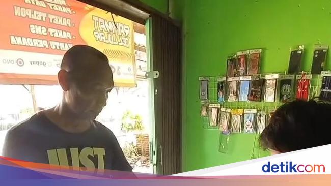 Police that a hard drug dealer varies under the cover of a cellphone bench in Cileungsi Bogor