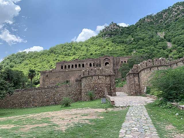 Thousands of tantrikas come together in these 250 -year -old Tilasmi fort on every Amavasya -night, there is spiritual night, imprisonment in the video, otherwise it is not sure