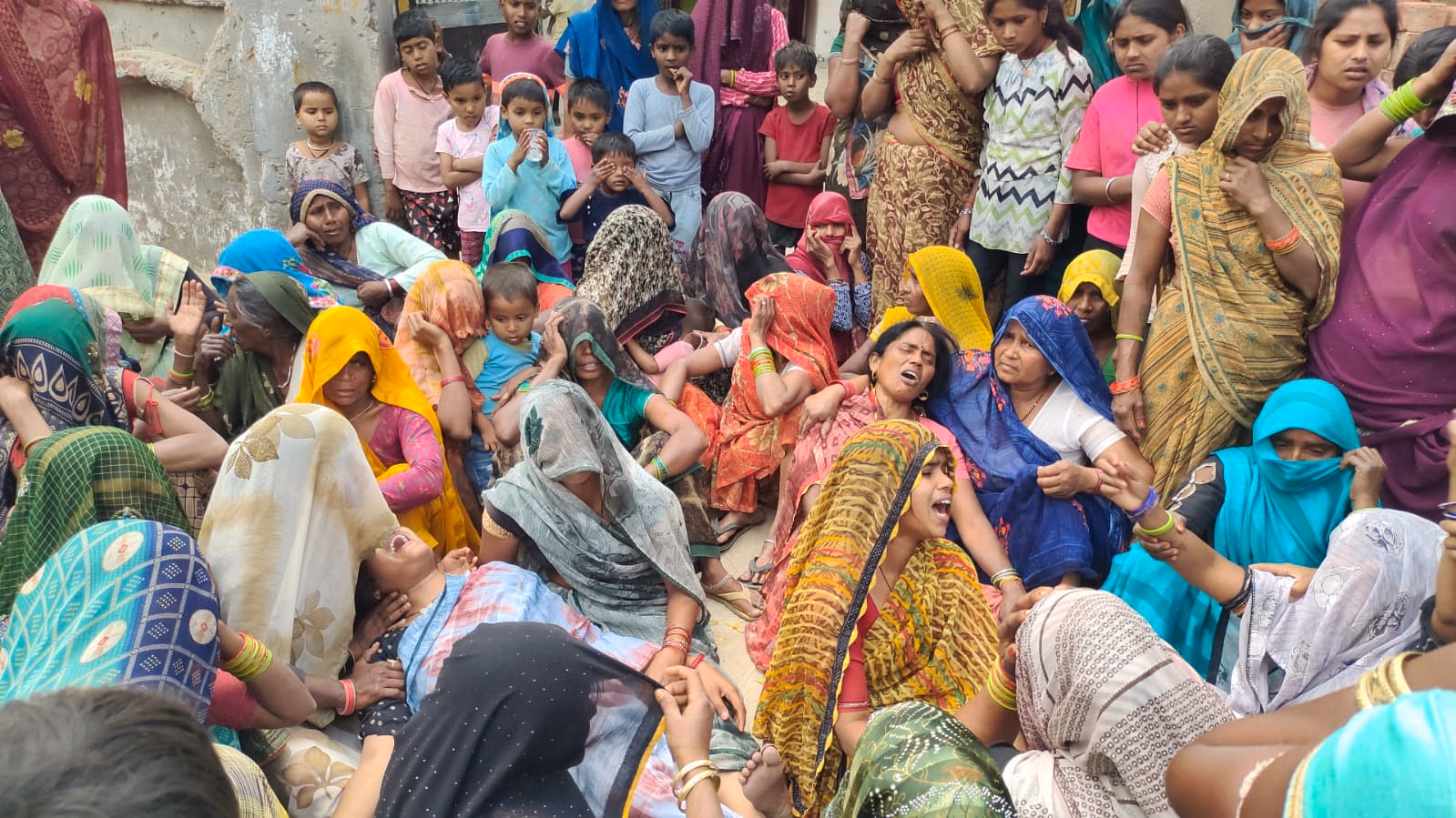 In the midst of the rounds, the inspector said that the Baraati began to tremble such a claim from the groom’s friends … know what the whole thing is
