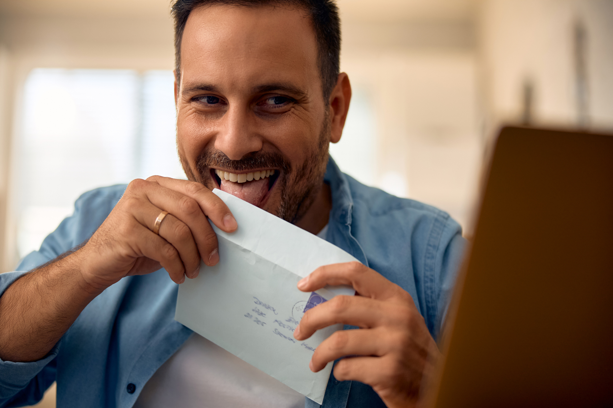 Woman’s Husband Tasked With Sending Wedding Invites, but There’s a Problem – ryan
