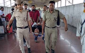 Heart attack for the elderly in a moving train, TTE saved his life by giving CPR