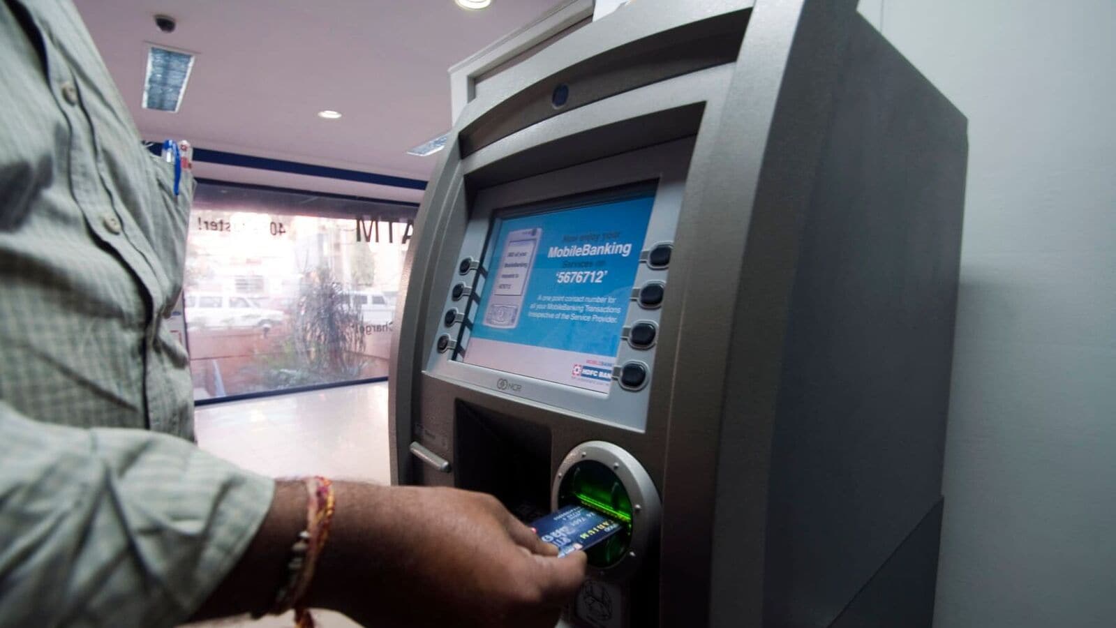 Canara Bank, HDFC Bank to SBI: Bank shares earn up to 2% on the hope that RBI rate cuts to inflation data | Einsmark news