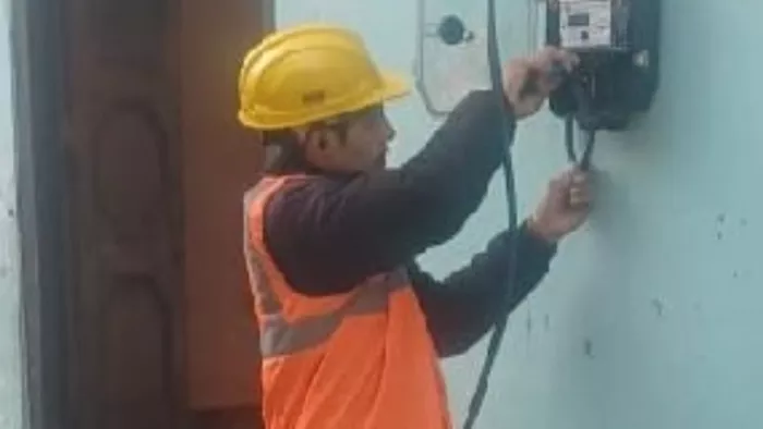 Smart meters: The trouble of cutting the connection by placing a ladder on the houses is over, now the electricity of the defaulters is offered on one click! – Smart meter A revolutionary change in electricity distribution has cut electricity during theft