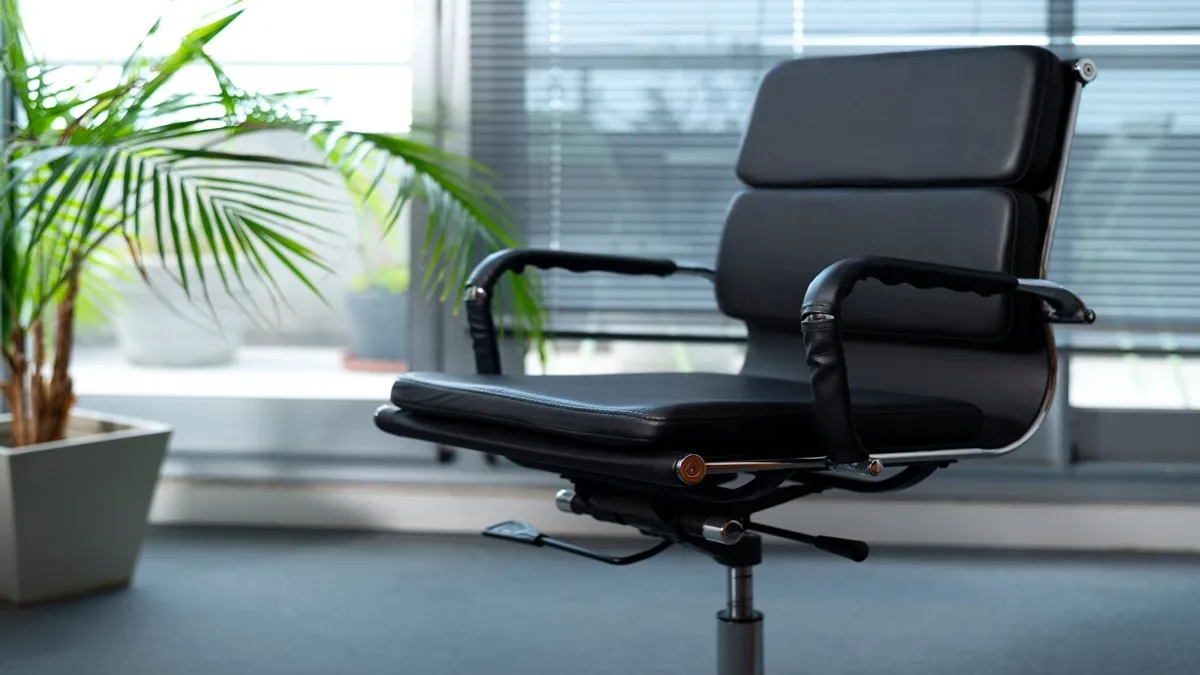 The drag Company Office chairpersies for the greatest ease while working