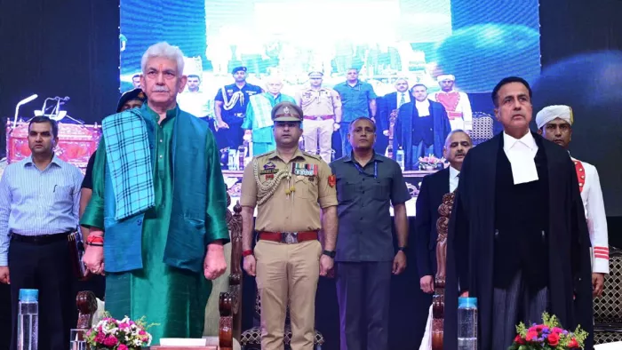 Justice Arun Palli became the Chief Justice of Jammu -Kashmir and Laddakh Highcourt, LG Manoj Sinha, Synna symptoms -Justice Arun Palli became the Chift of Justice Manoj Sinha Administration The Oath